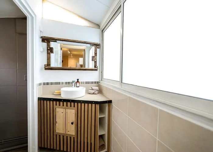 Le Lavandin, Spacieux Et Moderne P4, Centre Ville, Wifi * Nimes